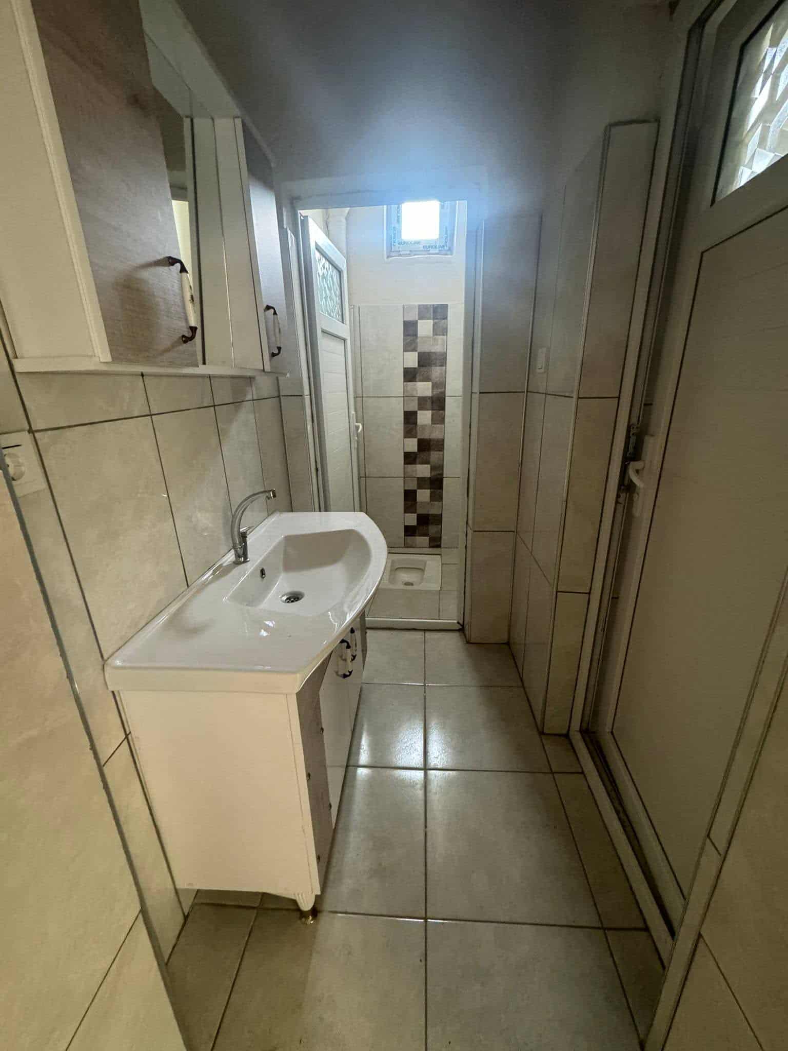 Dar banyoda klozet ve lavabo | İptal ve İade Bilgilendirmesi | Antalya Su Tesisat